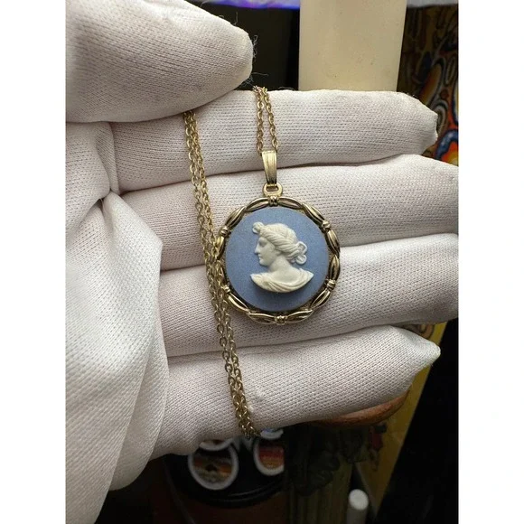Wedgwood Cameo Pendant Necklace Blue Jasperware Gold Tone Chain England - Picture 1 of 4
